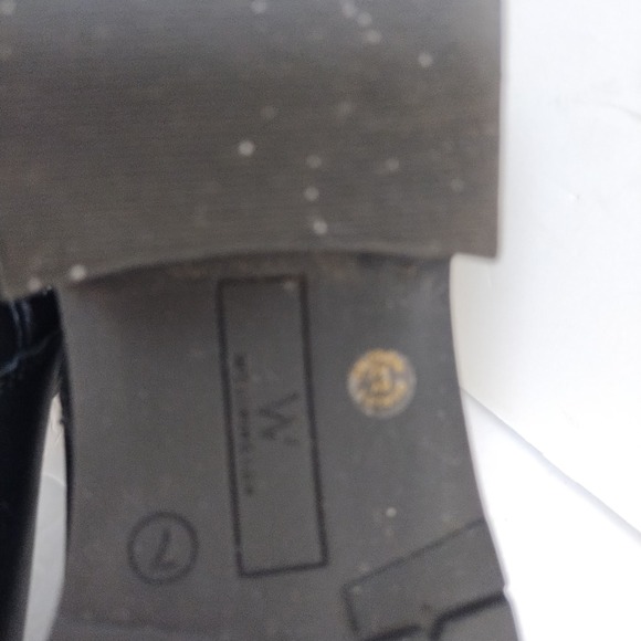 Worthington Wor Reddle SZ 7 Black Faux Leather Ankle Boots Buckle Strap Side Zip - Picture 10 of 10